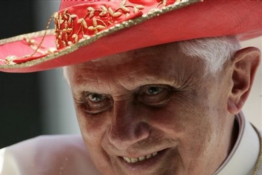 pope_benedict_saturn_hat