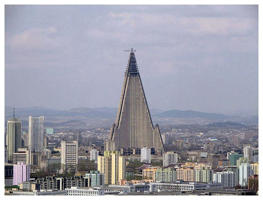 Ryugyong_Hotel_before_01