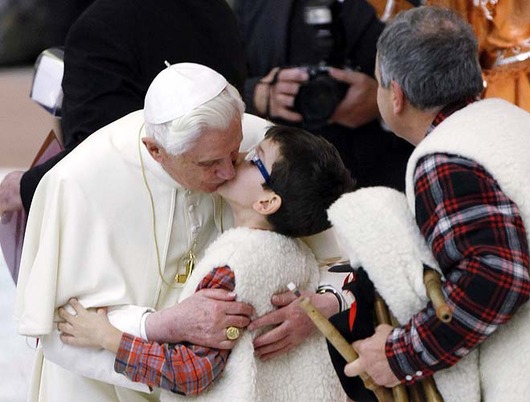 pope_makes_out_with_child