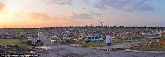 article-1389737-0C414B7700000578-313_964x337