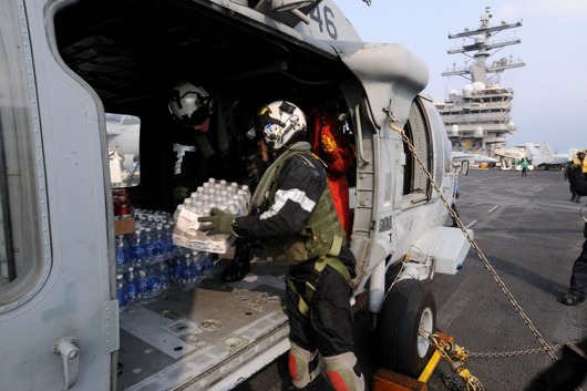 75473-sailors-load-supplies-on-helicopters