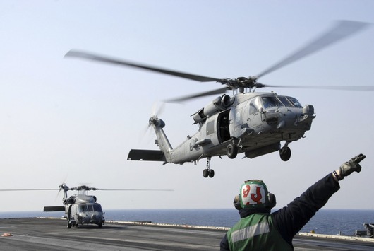 75561-sea-hawk-helicopter-delivers-supplies