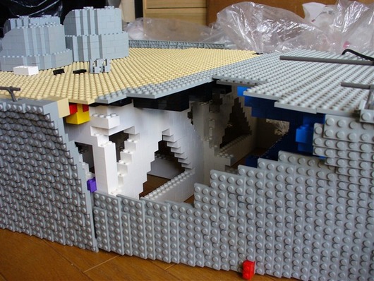 526