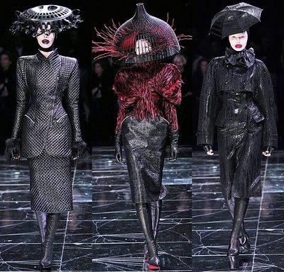 alexander_mcqueen_coats_trenches_2009_c09ae2be