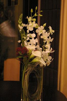 エレガントな白い花の花瓶いけ 上級レッスン Hana Kichi 青山