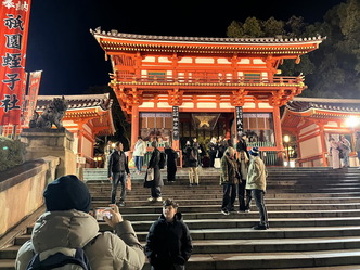 初詣は八坂神社祇園えべっさん画像03
▼クリックで拡大01
北洞院エリ子花前カレン（北洞院流家元エリ子）