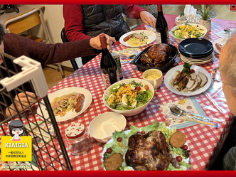 会社のまかない大衆食堂でローストチキンを気儘に食べる画像01by京都国際芸術協会CEO北洞院エリ子花前カレン（京都四条北洞院流華法道家元エリ子）＠京この頃ブログ