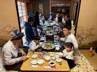 さぁみんな座って～画像２今日は何の日～新春2026新年会画像04