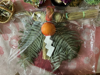 北洞院エリ子のワラからしめ縄つくり画像02by京都国際芸術協会CEO北洞院エリ子花前カレン（京都東山清水産寧坂北洞院流華法道家元エリ子）＠京この頃ブログ