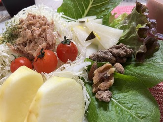 朝の健康食～庭のサラダ菜を使ったサラダ一番画像01