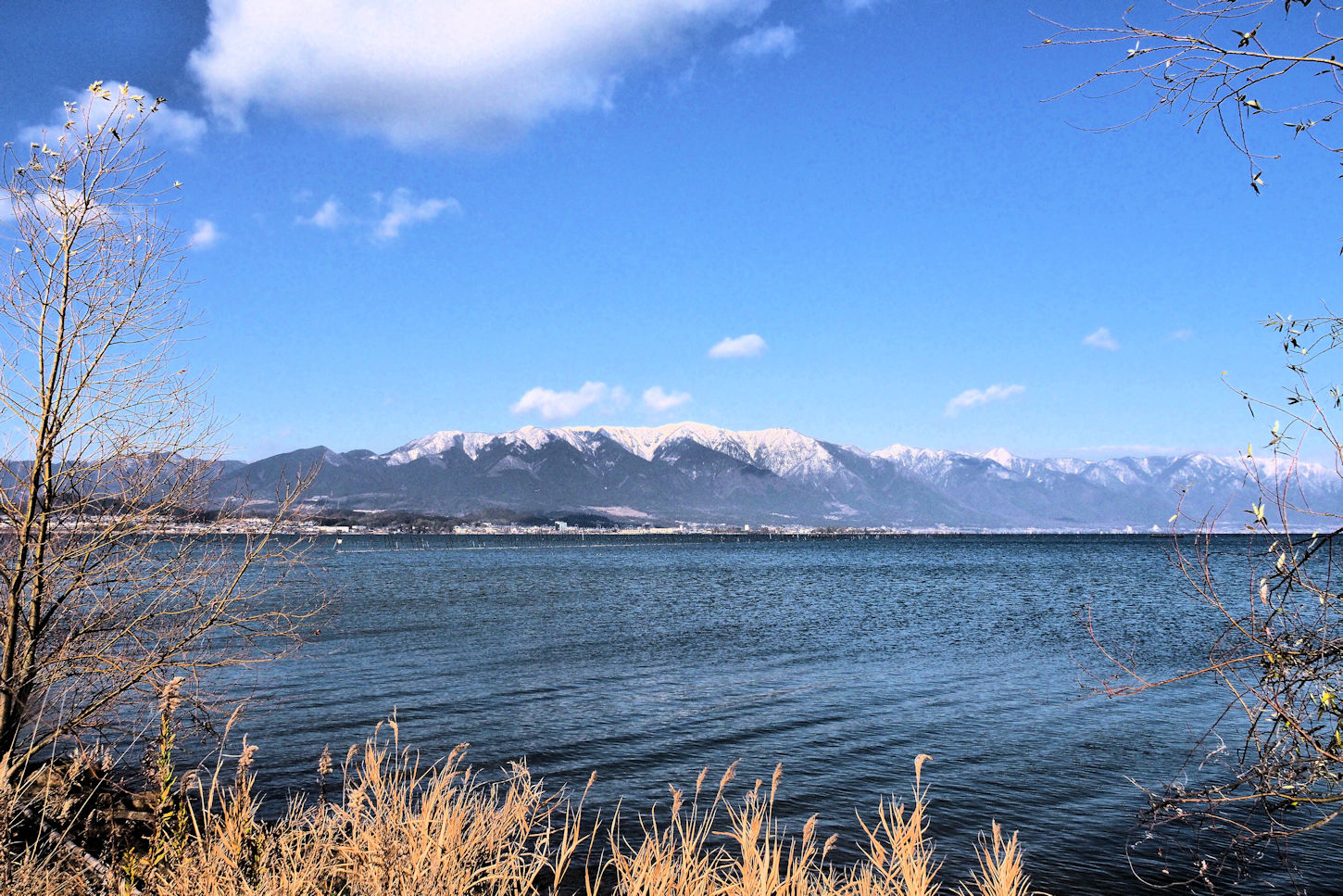 比良の山並み 湖都の四季彩