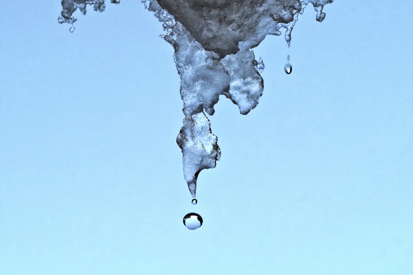 雪解けの雫 湖都の四季彩