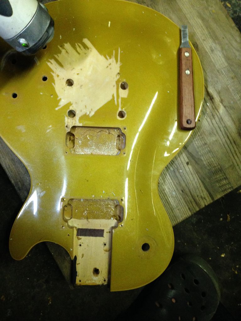 メイソンのジャンクギターを改造してます その２ リペイントの変 コノログ