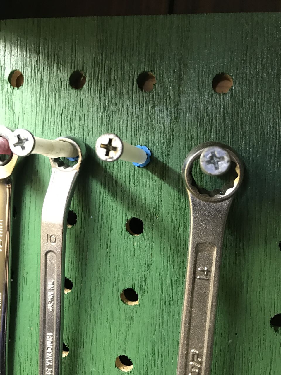 有孔ボード パンチングボードのフックを安く作る方法 適当な工具用 コノログ