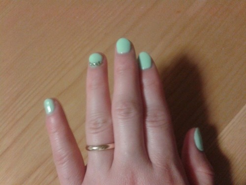nails