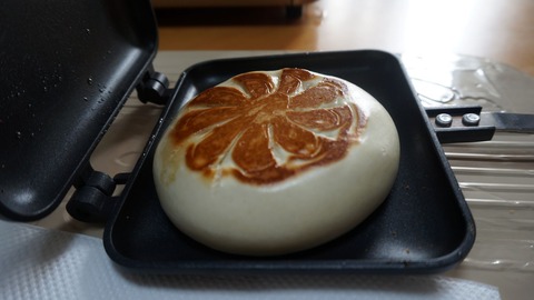 ゆるキャン の肉まんホットサンドやってみた 彡 ゆるゆる登山と車中メシ日記