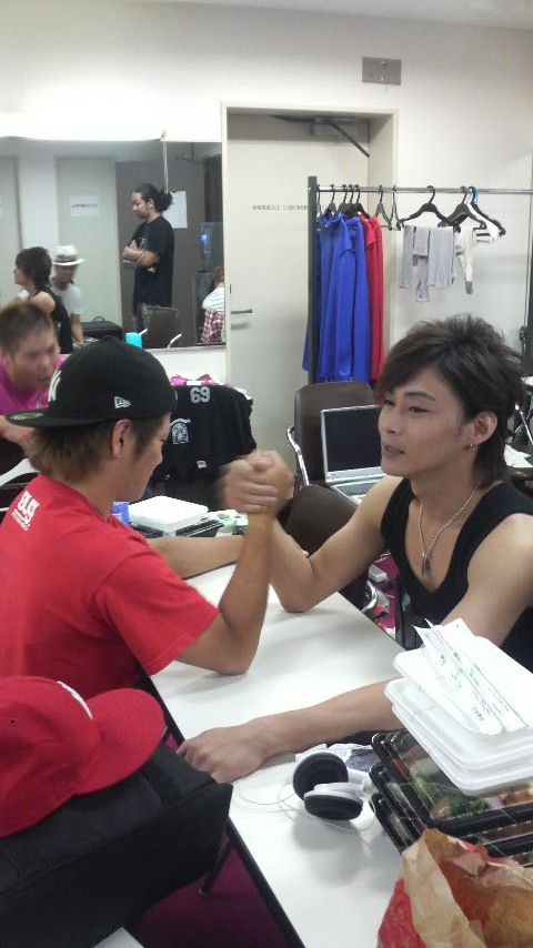 あと一時間で本番 From イカ Handsome Boyz