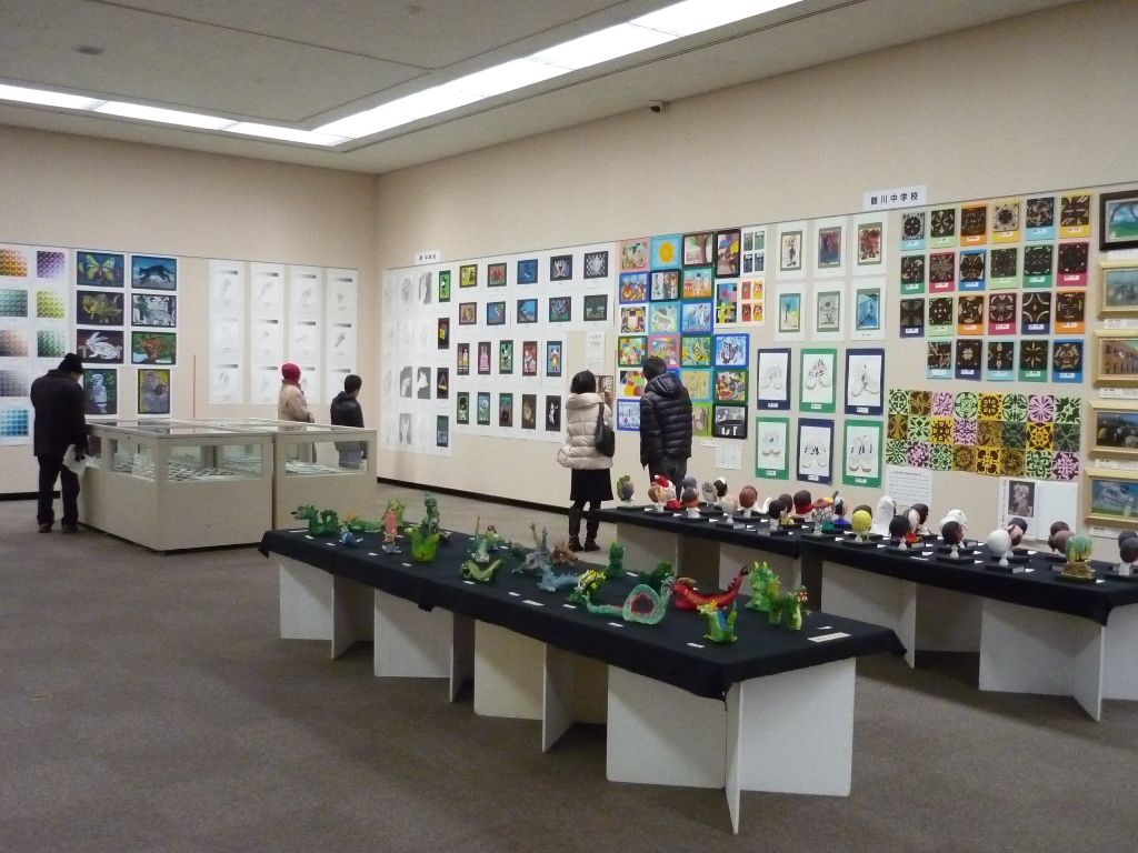 大人も夢中 第25回町田市公立小中学校作品展 開催中です 芹ヶ谷だより