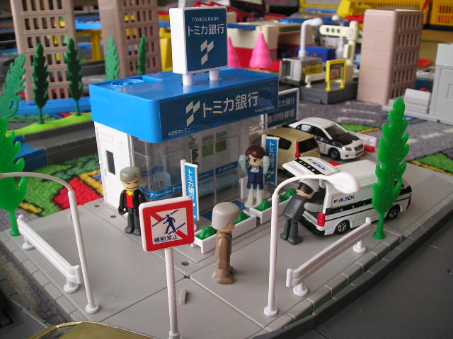 トミカタウン トミカ銀行 Amazon.co.jp: タカラトミー(TAKARA TOMY) トミカワールド