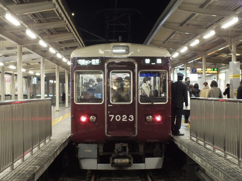 DF4338CC-5C19-4E57-BA8E-1646BF7894B0