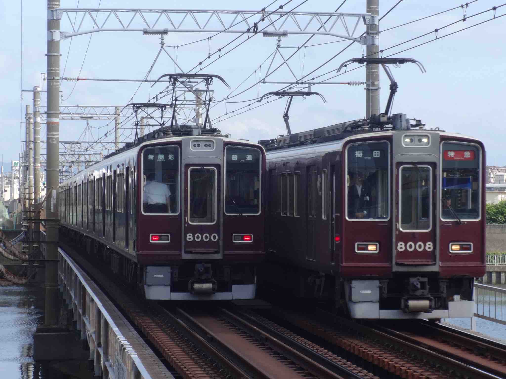 阪急電鉄神戸線8000系の8008F(シングルアームパンタグラフ搭載) 【公式