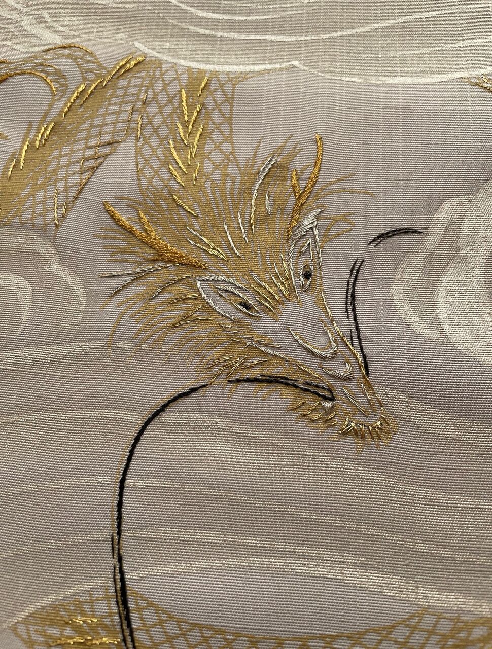 銀色の地に金色の刺繍 9寸帯 でかき 銀色の地に金色の刺繍 9寸帯 でかき