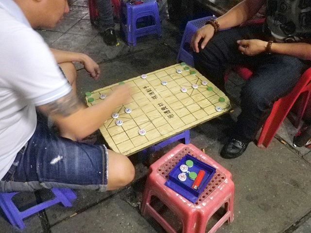 ハノイの青空将棋 コー トゥオン Cờ Tướng は野次馬多し ハノイでまったり生きてます Fwf