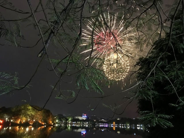 2020年元旦 テト のカウントダウン花火を見てから初詣 花火の動画あり ハノイでまったり生きてます Fwf