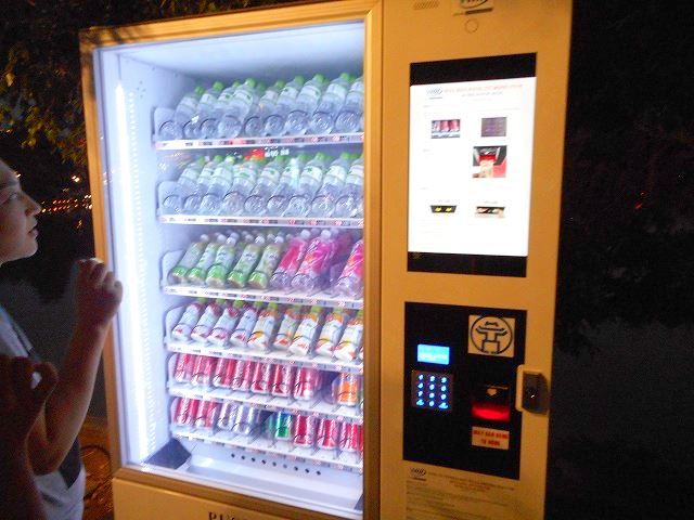 ハノイ自動販売機はお釣りもちゃんと出てくる!? : ハノイでまったり生きてます(ΦωΦ) - Db8e1055 ハノイ自動販売機はお釣りもちゃんと出てくる!? : ハノイでまったり生きてます(ΦωΦ) - Db8e1055