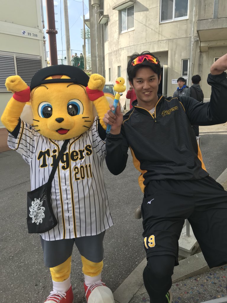 藤浪投手とキー太の癒しの2ショット 話題 の 3150ポーズ です 阪神タイガース Twitter情報まとめ