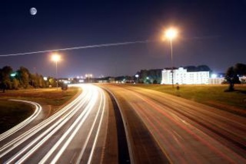 highway-at-night--light_19-138095