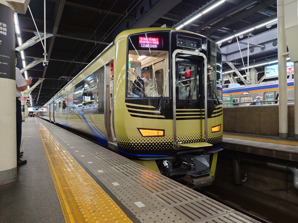 泉北高速鉄道12000系「泉北ライナー」新デザイン編成をみる 泉北高速鉄道12000系「泉北ライナー」新デザイン編成をみる