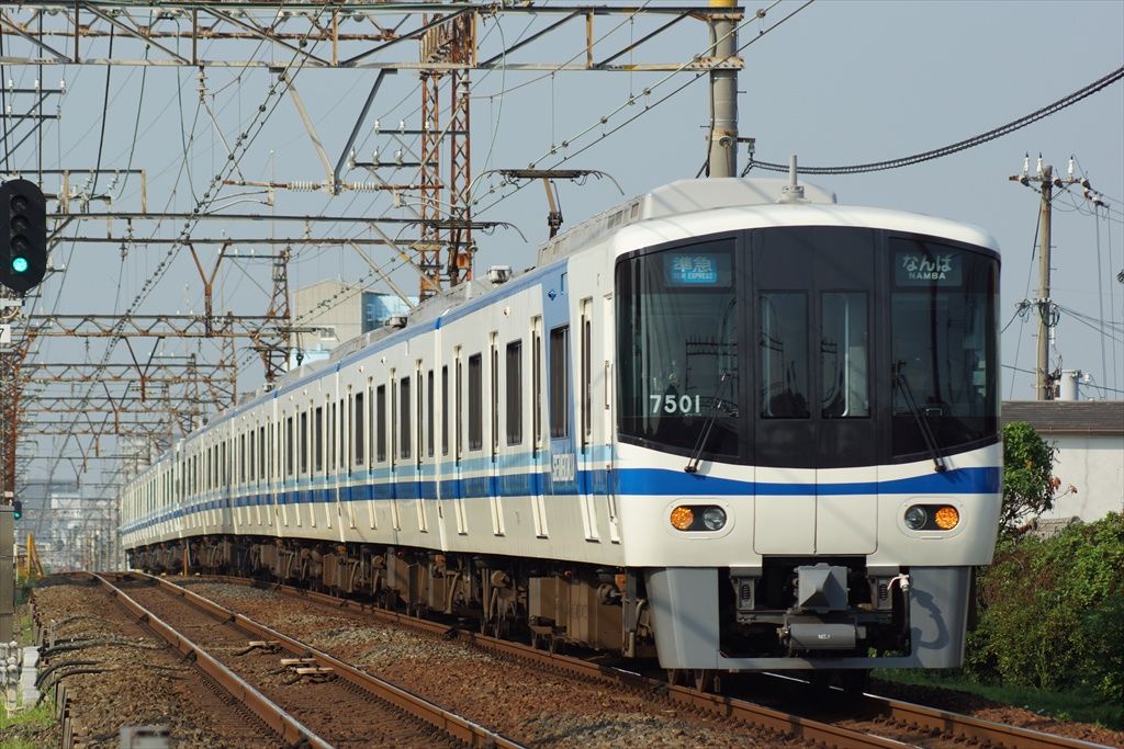 7月19日限りで終了となる泉北高速鉄道の10両編成の列車を撮影する