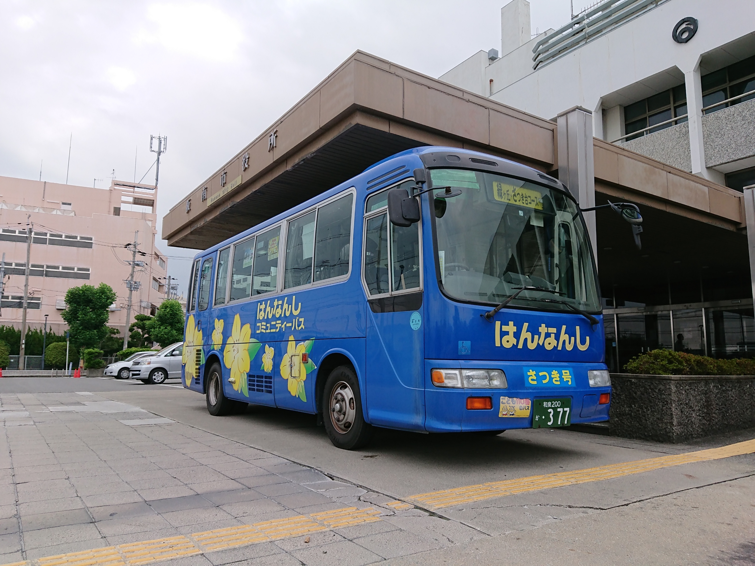 阪南市コミュニティバスの新 旧車両を阪南市役所でみる 19 6 29 阪和線の沿線から
