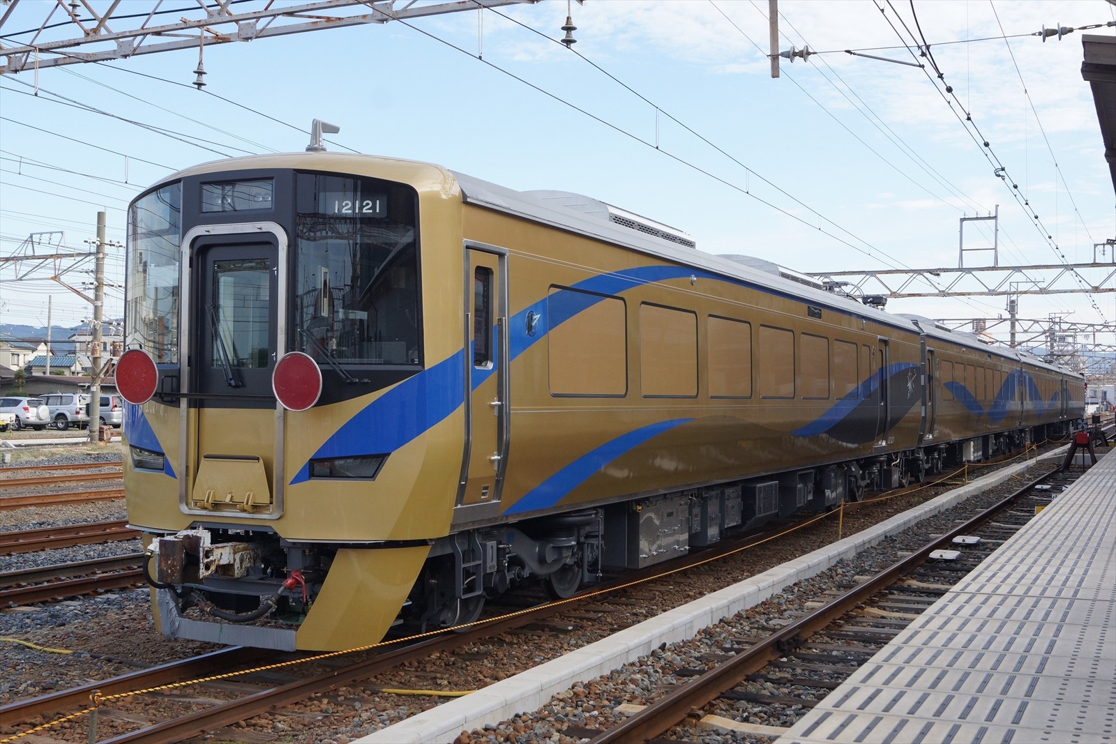 泉北高速鉄道の特急「泉北ライナー」12000系の甲種輸送を和歌山市駅で