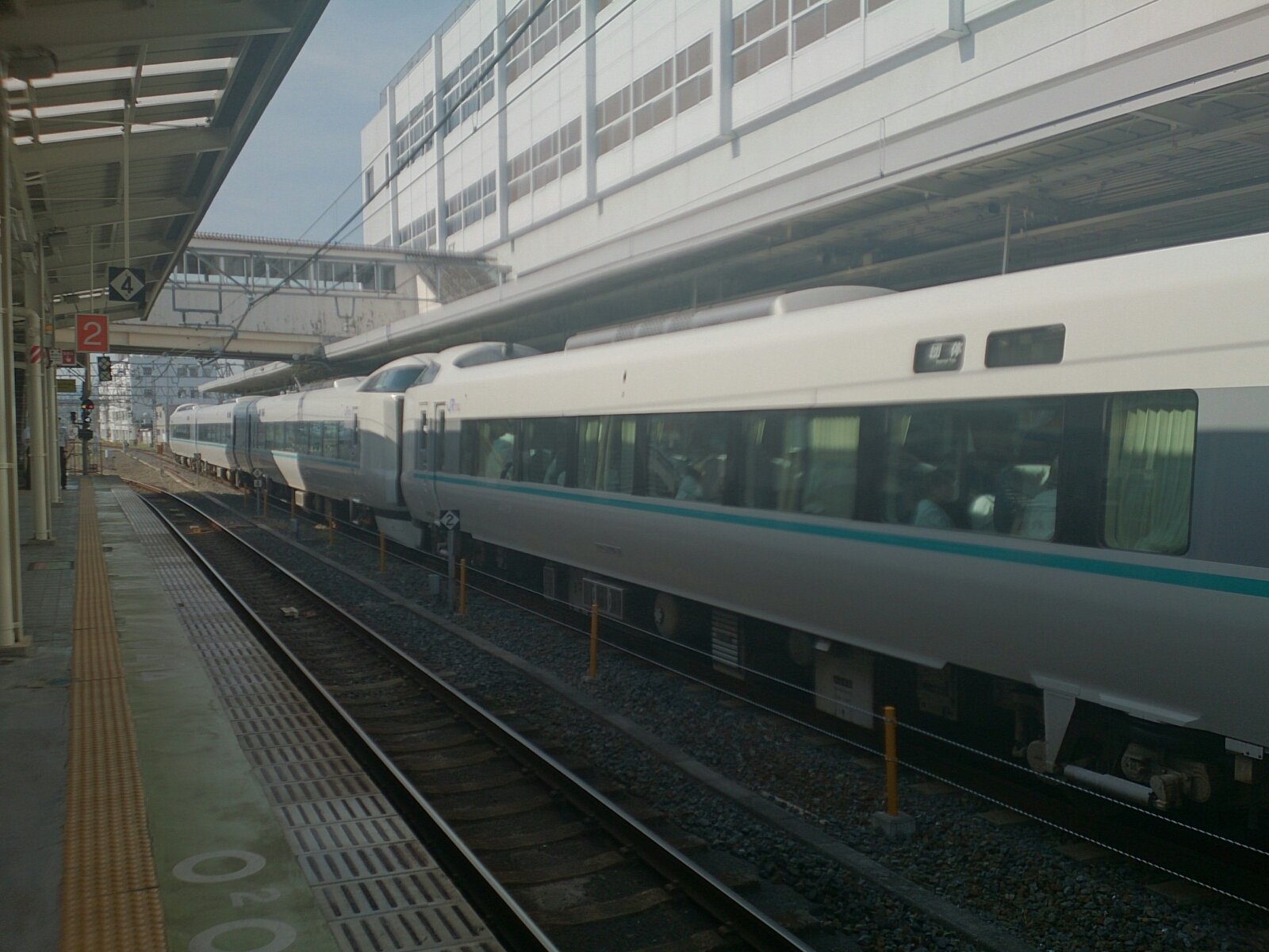 阪和線の沿線から 287系団体臨時列車 修学旅行集約臨 の3両編成2編成併結を和歌山駅でみる