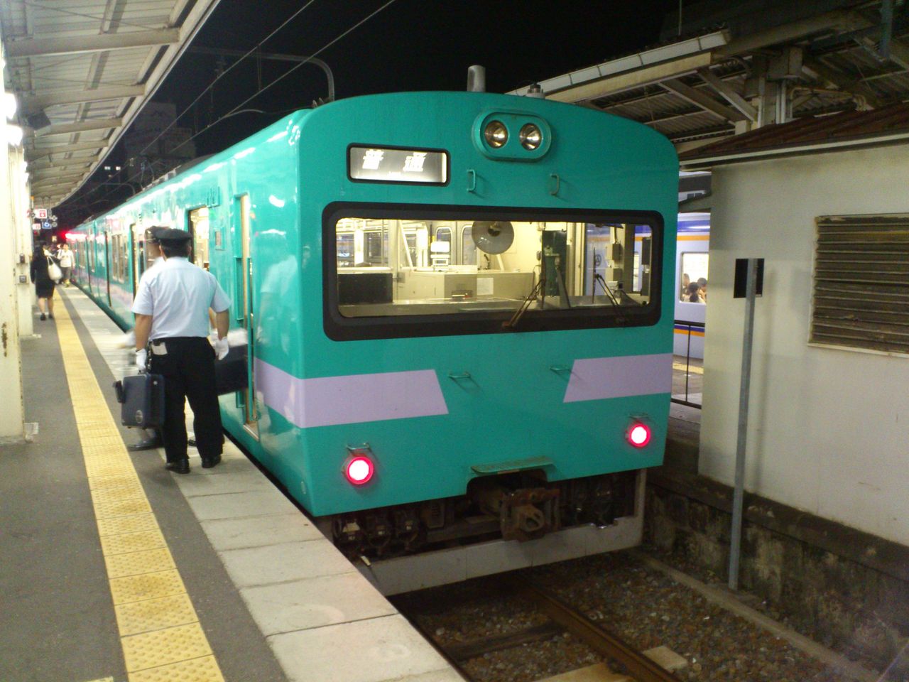 紀勢本線（和歌山～和歌山市）の運用につく113系2000番台に乗車する