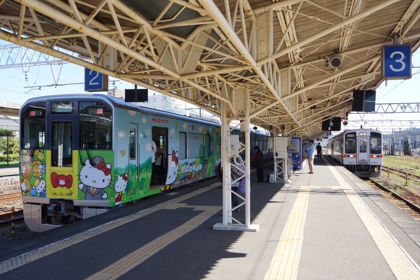 ハローキティ和歌山号」に乗車する : 阪和線の沿線から