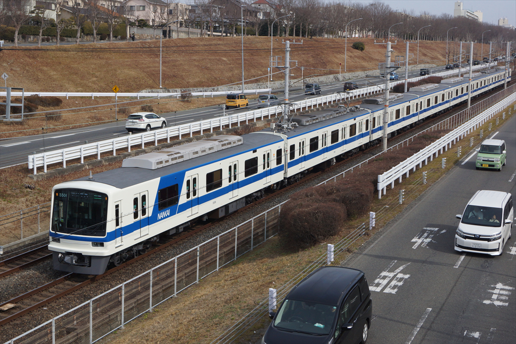 SEMBOKU」から「NANKAI」へ・・・泉北高速鉄道の車両ロゴ変更の