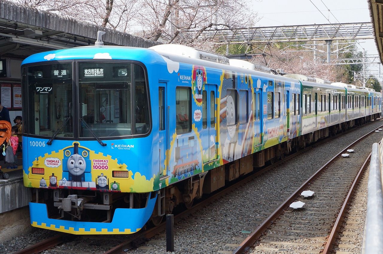 京阪電車10000系 きかんしゃトーマス号2013 8 京阪電鉄の「きかんしゃトーマス号2013」装飾の3000系・10000系