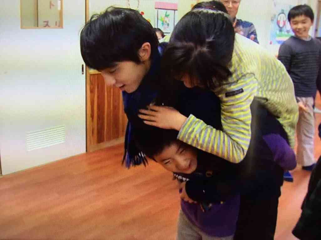 羽生くんと子どもたち 画像多数 羽生結弦くんaa応援コラムブログ お茶菓子つき 羽生くんと子どもたち 画像多数 羽生結弦くんaa応援コラムブログ お茶菓子つき