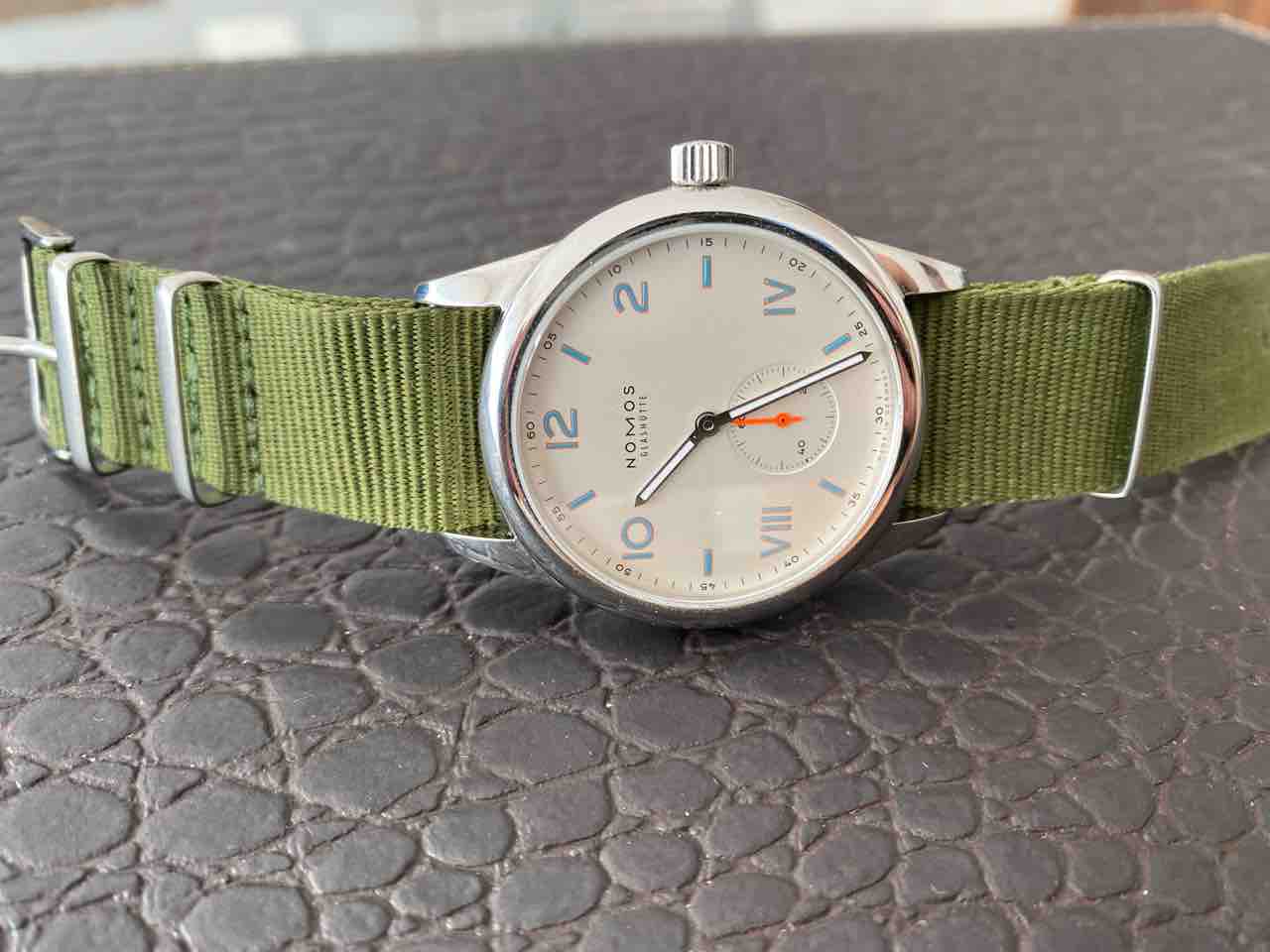 Nomos クラブ キャンパス38 動作美品 予備ベルト付き 今日はノモス クラブキャンパス38 / ノモス クラブキャンパス38
