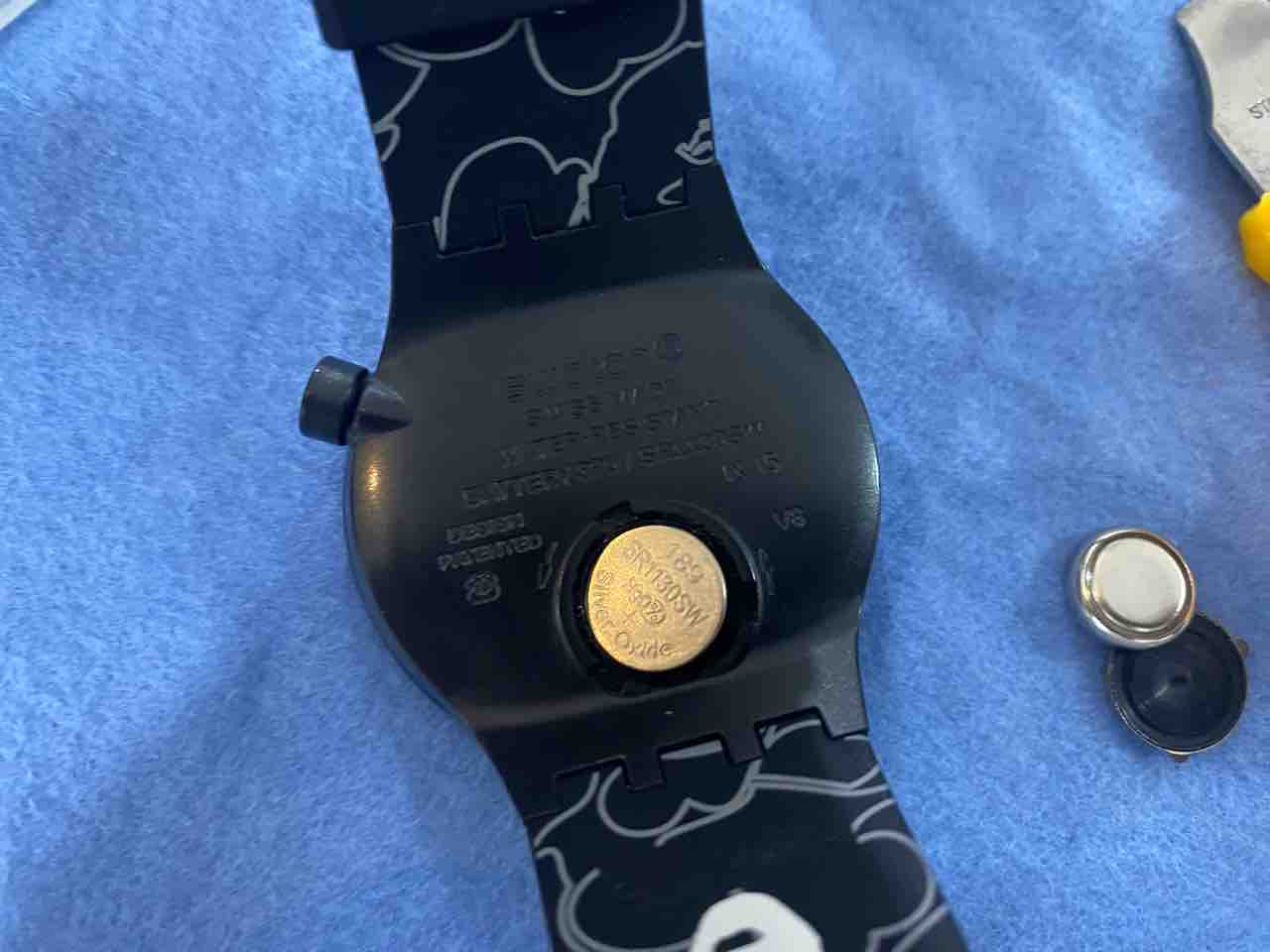 怖くないよ】腕時計の電池交換(スウォッチ x BAPE) : haochiのこ