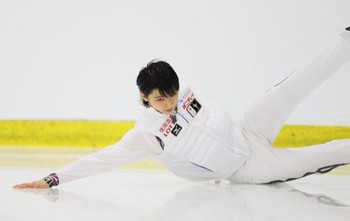 白の衝撃 羽生くんの レッツ ゴー クレイジー 白衣装のお披露目シーン 銀盤の散歩道 羽生結弦くんの３aは芸術