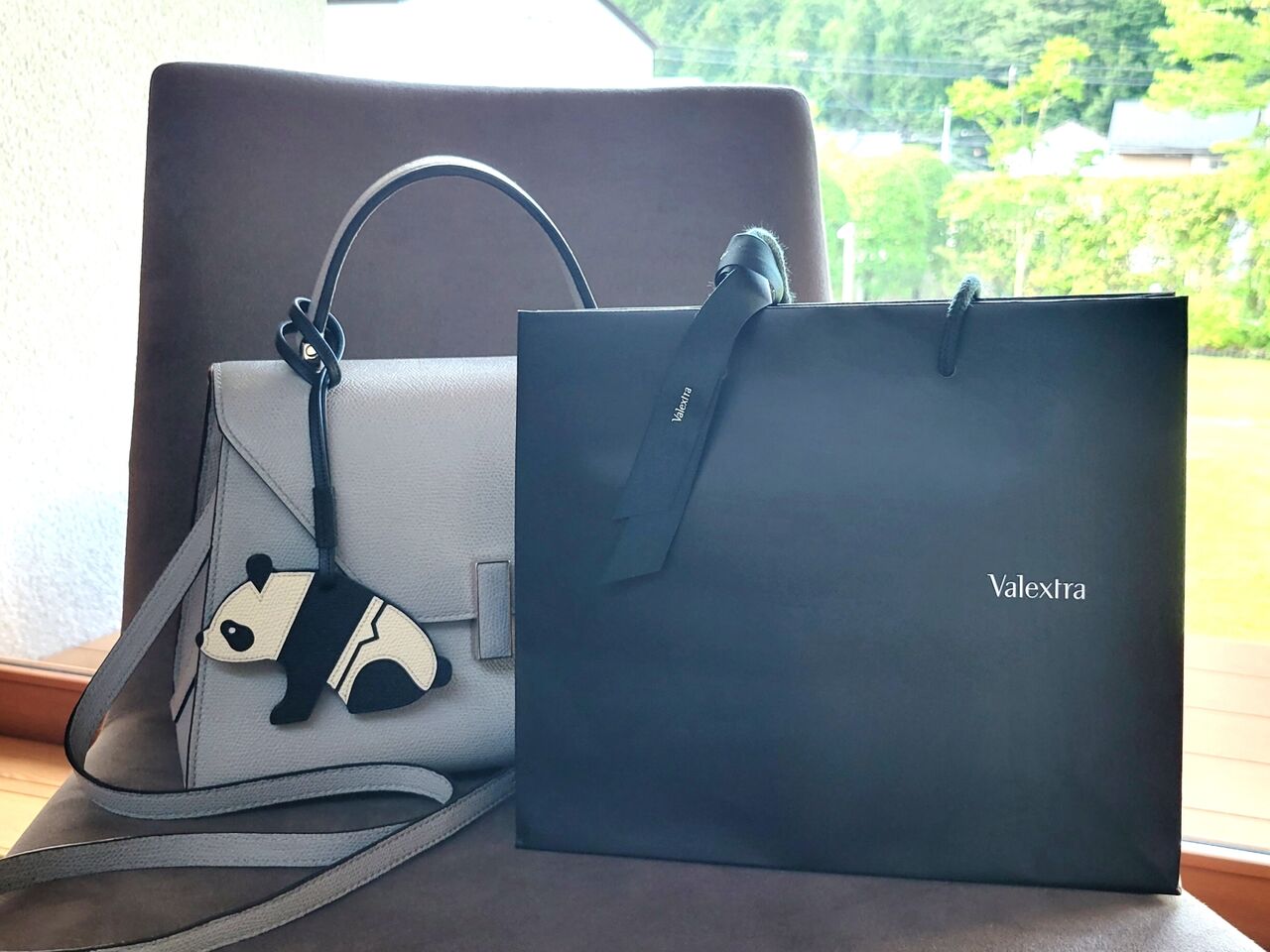 専門店では Valextra」のハンドルスカーフをようやくゲット✨ : OL 小物