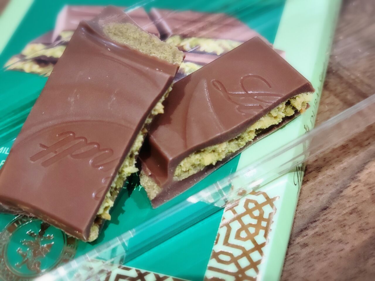 りんりん リンツドバイチョコレート2枚 Lindt - リンツ