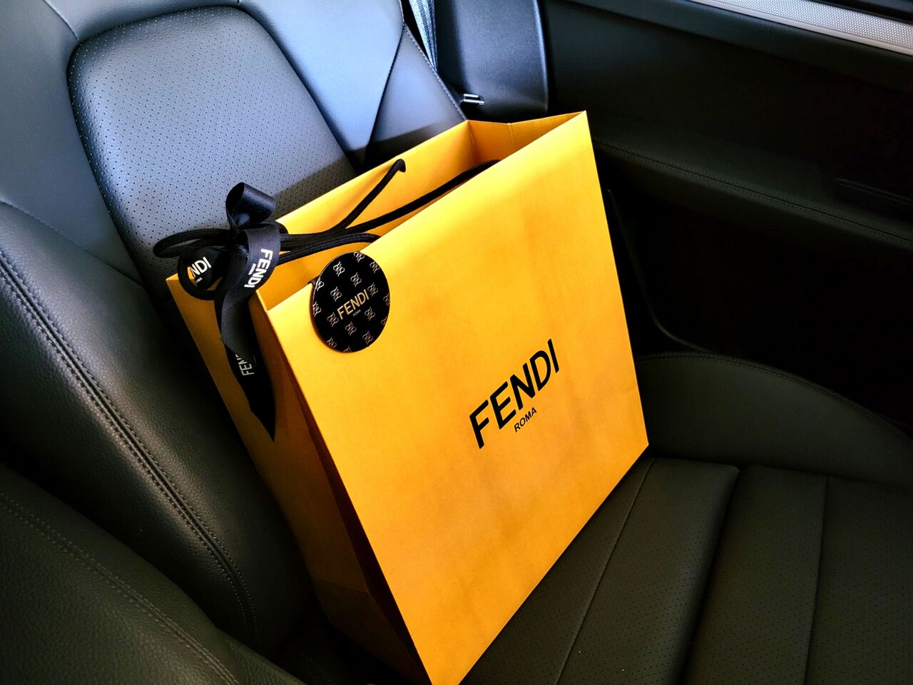 ひとめぼれの「FENDI」セレリアバゲットミニ♥️ : OL