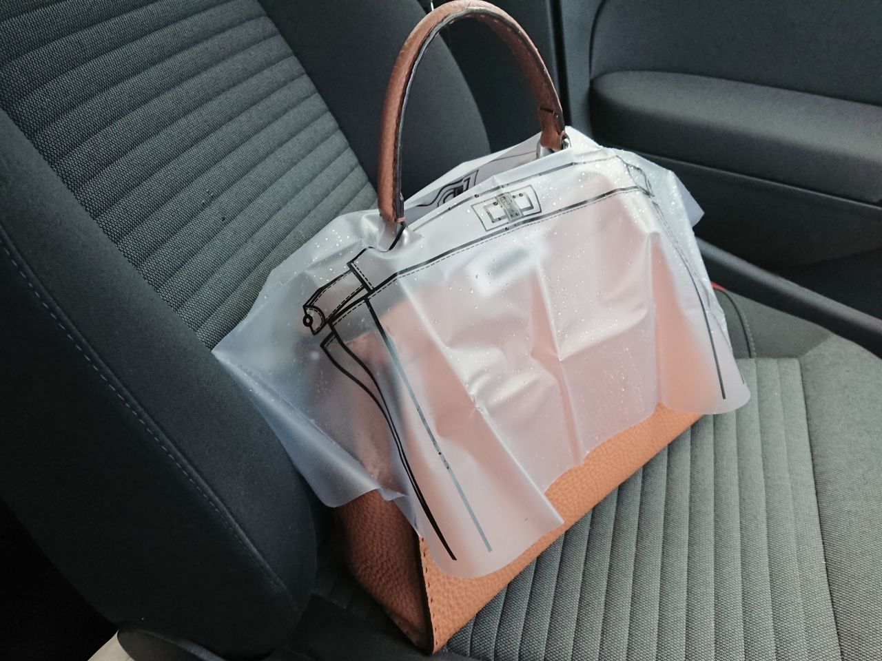 FENDI ピーカブー レインカバー バッグ FENDI ピーカブー レインカバー バッグ