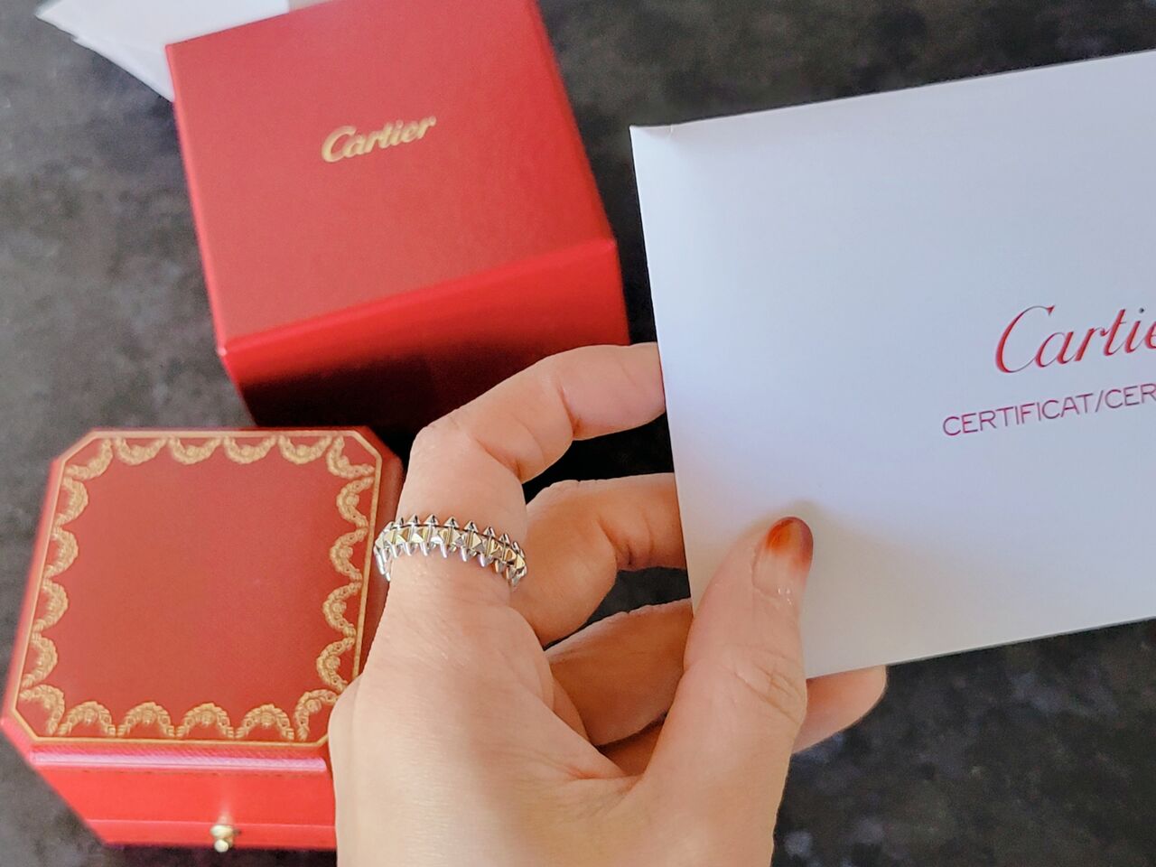 王の「Cartier」で 