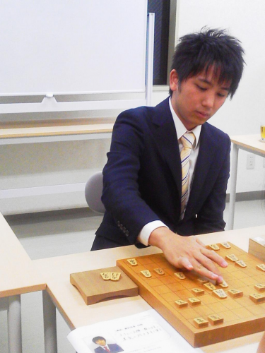 ハッピー将棋タイムズ【順位戦Ｃ級２組】黒沢怜生六段が田中寅彦九段に勝利し７勝２敗！！コメントコメントする